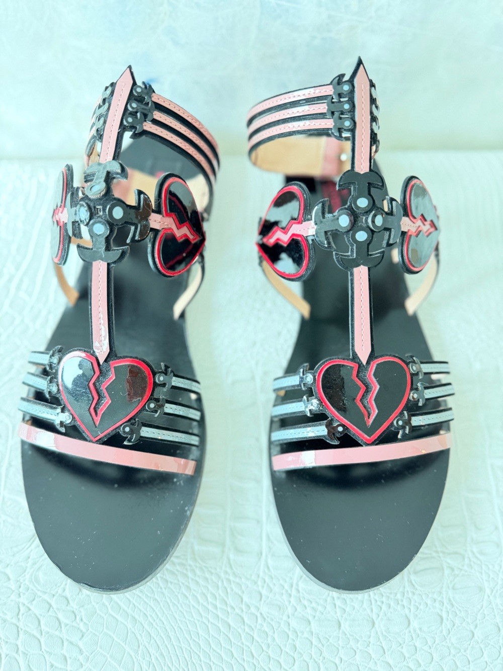 Valentino Garavani Women’s Black and Pink Heart-Strap Sandals Size 40, US 9,5 - Picture 4 of 17